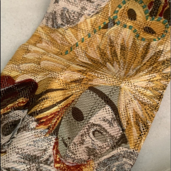 VINTAGE ERMENEGILDO ZENGA Tie Mardi Gras Masks Purple Green & Gold - Picture 7 of 7